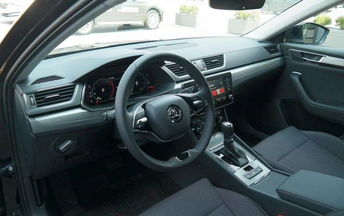 Skoda Superb cena 174790 przebieg: 5, rok produkcji 2024 z Sędziszów małe 781